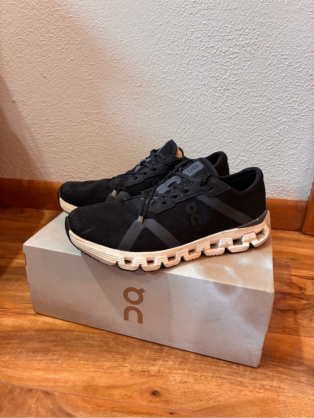 On Cloud X 4 AD Women’s Athletic Running Training Sneaker Shoes, black - size 7